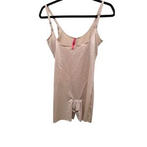 Spanx Womens Beige Shapewear Bodysuit With Adjustable Straps Size M/M Nylon/Span